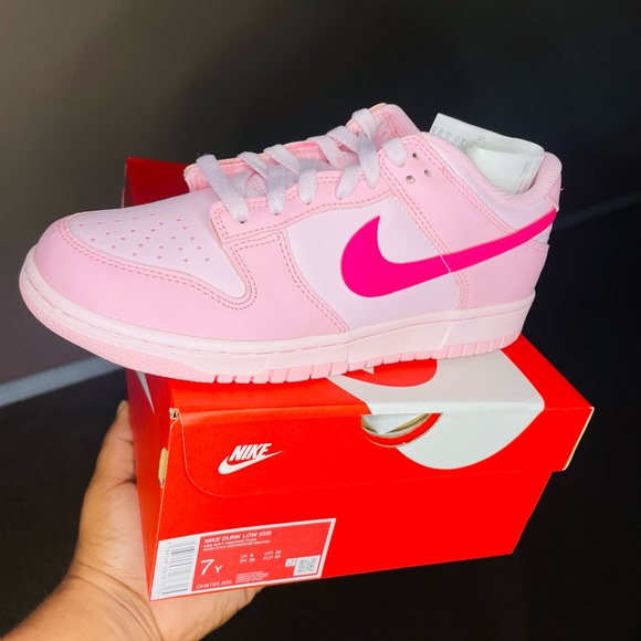 Nike dunks triple pink multiple size ( scamers stop i dnt text outside app) - Picture 6 of 9